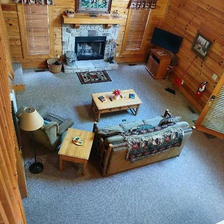 Beautiful 2 Bed Cabin With Hot Tub And Resort Pool Sevierville Dış mekan fotoğraf