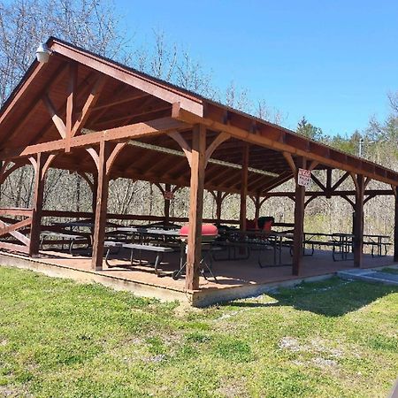 Beautiful 2 Bed Cabin With Hot Tub And Resort Pool Sevierville Dış mekan fotoğraf