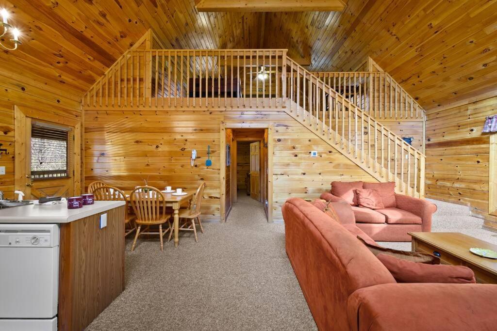 Beautiful 2 Bed Cabin With Hot Tub And Resort Pool Sevierville Dış mekan fotoğraf