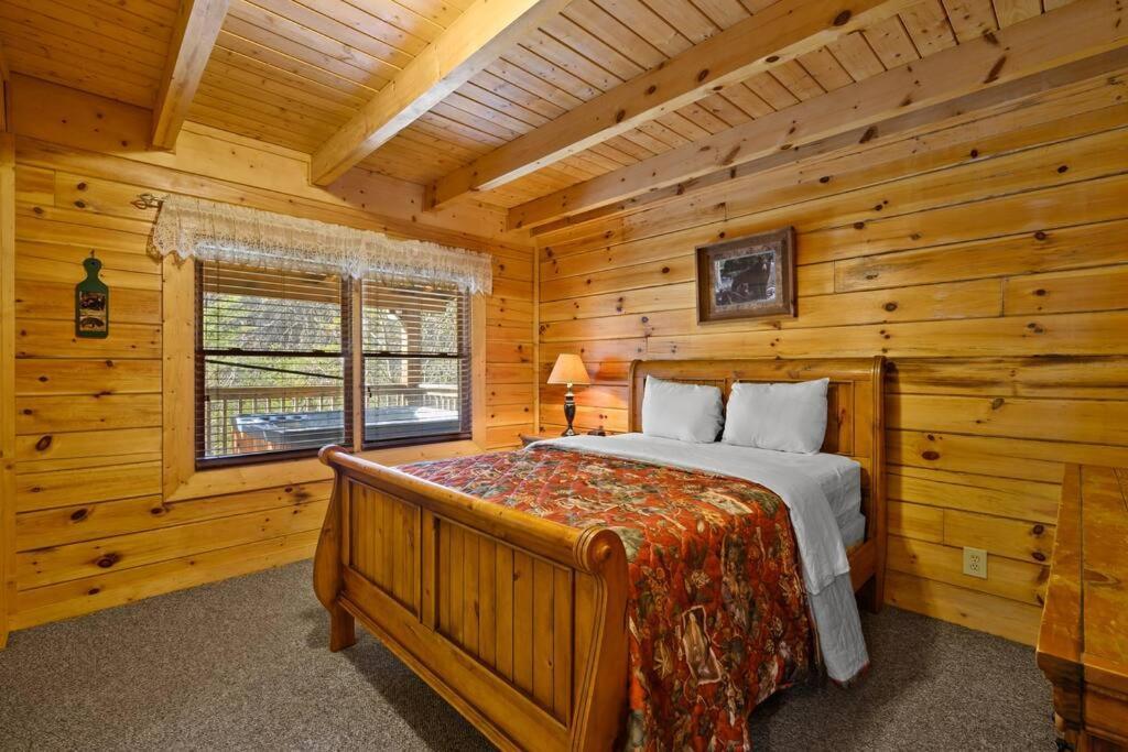Beautiful 2 Bed Cabin With Hot Tub And Resort Pool Sevierville Dış mekan fotoğraf