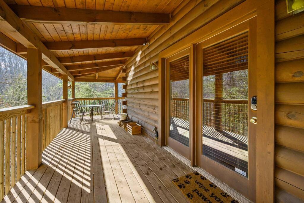 Beautiful 2 Bed Cabin With Hot Tub And Resort Pool Sevierville Dış mekan fotoğraf