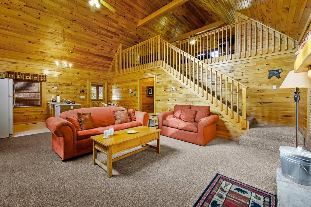 Beautiful 2 Bed Cabin With Hot Tub And Resort Pool Sevierville Dış mekan fotoğraf