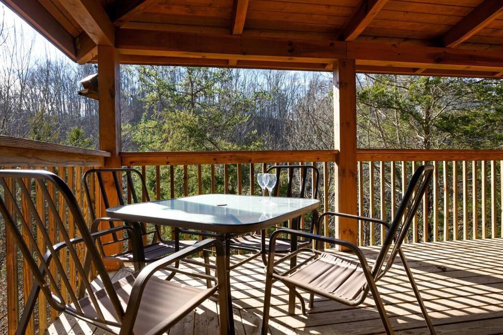 Beautiful 2 Bed Cabin With Hot Tub And Resort Pool Sevierville Dış mekan fotoğraf