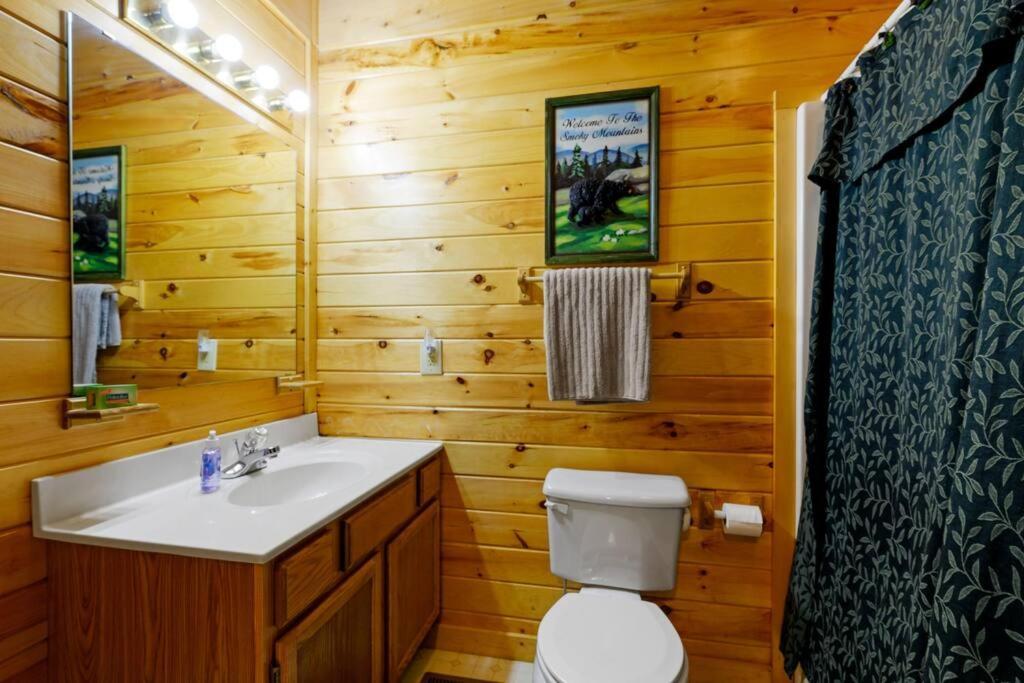 Beautiful 2 Bed Cabin With Hot Tub And Resort Pool Sevierville Dış mekan fotoğraf