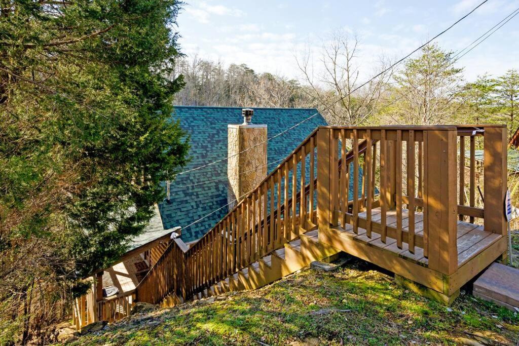 Beautiful 2 Bed Cabin With Hot Tub And Resort Pool Sevierville Dış mekan fotoğraf