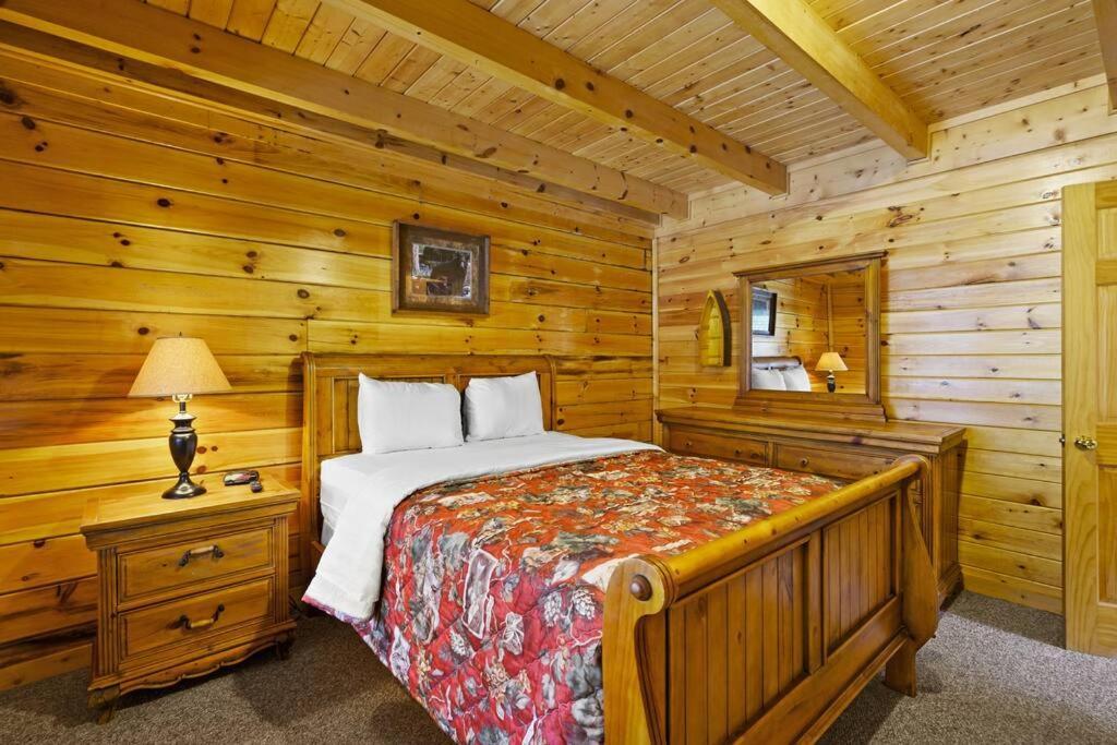 Beautiful 2 Bed Cabin With Hot Tub And Resort Pool Sevierville Dış mekan fotoğraf