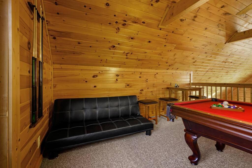 Beautiful 2 Bed Cabin With Hot Tub And Resort Pool Sevierville Dış mekan fotoğraf