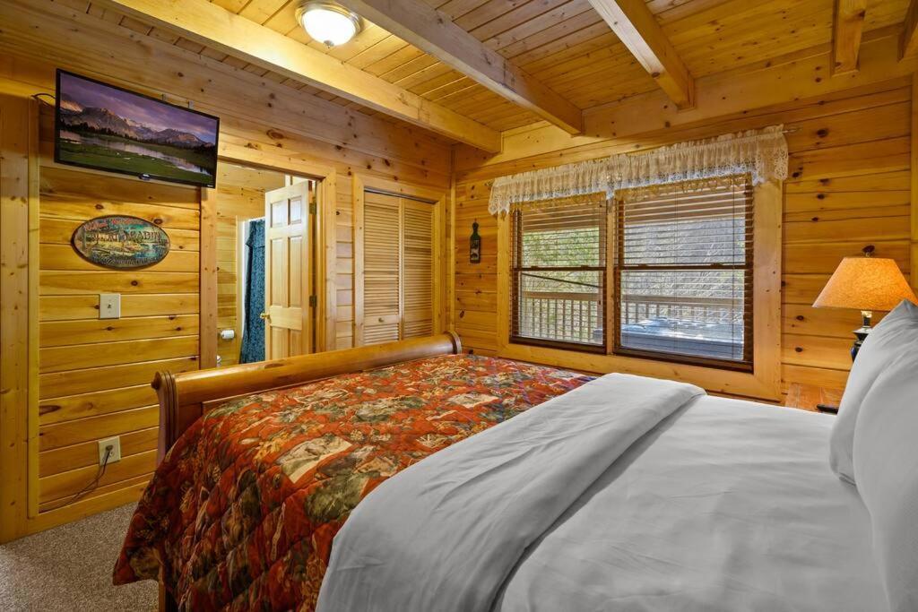 Beautiful 2 Bed Cabin With Hot Tub And Resort Pool Sevierville Dış mekan fotoğraf