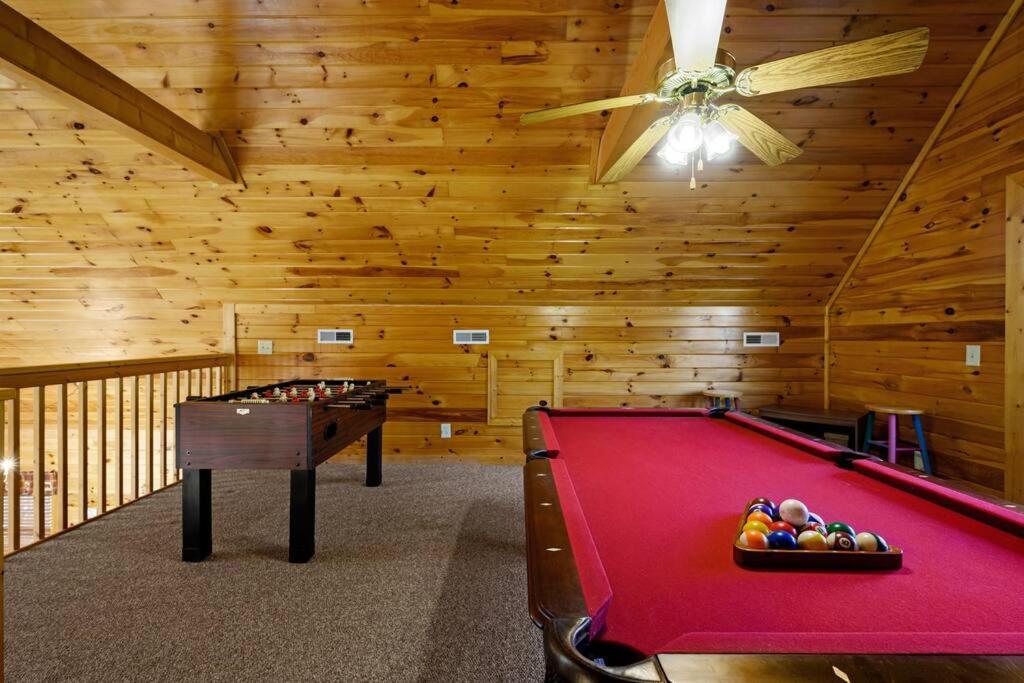 Beautiful 2 Bed Cabin With Hot Tub And Resort Pool Sevierville Dış mekan fotoğraf